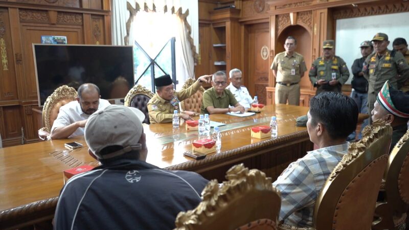 Gubernur Jambi Al Haris saat audiensi dengan Perwakilan Sopir Batubara. (Foto: Dok. Kominfo Provinsi Jambi).