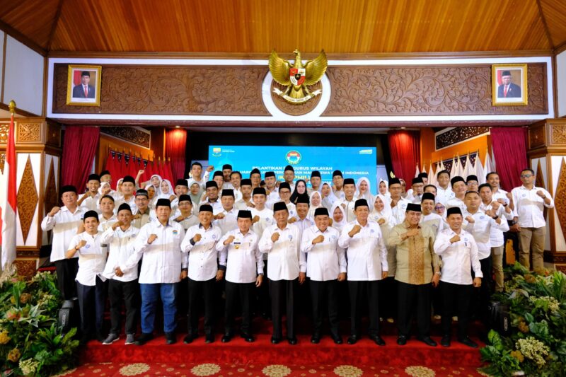 Gubernur Jambi Al Haris Foto Bersama usai Pelantikan Pengurus IKA PMII Provinsi Jambi. (Foto: dok. Kominfo Provinsi Jambi).