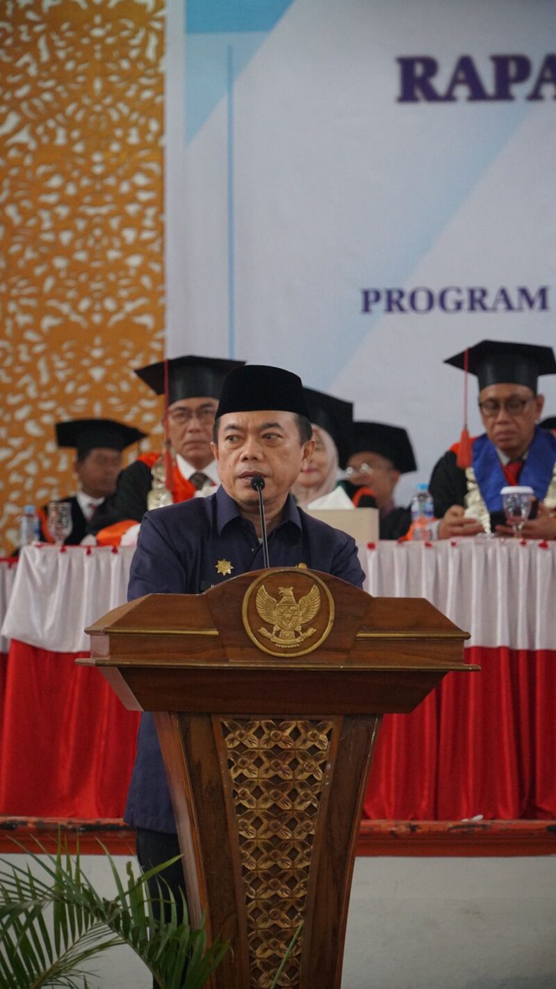 Gubernur Jambi Dr. H. Al Haris saat Menghadiri Wisuda Ke-108 Universitas Jambi. (Foto: dok. Kominfo Provinsi Jambi)