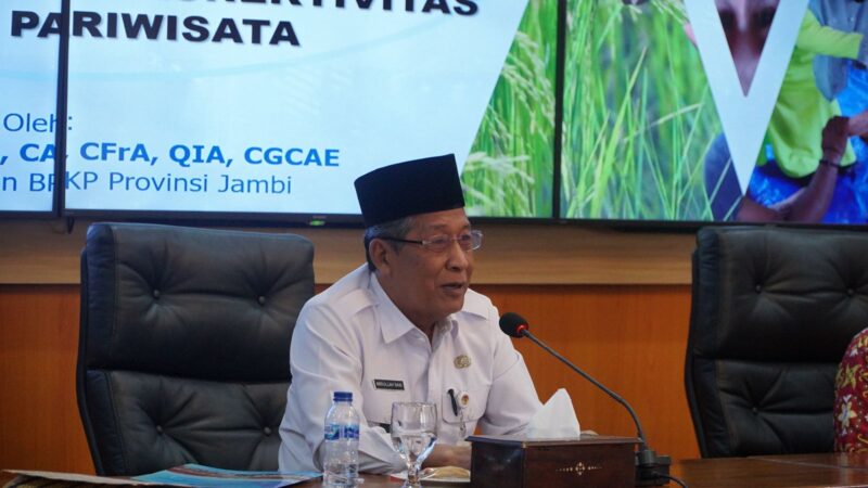 Wakil Gubernur Jambi Drs. H. Abdullah Sani saat memimpin rapat Entry Meeting Program Pengawasan Stunting. (Foto: dok. Kominfo Provinsi Jambi).