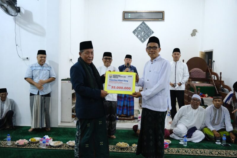 Wagub Abdullah Sani saat melaksanakan Safari Ramadhan 1445 H di Kabupaten Muaro Jambi. (Foto: dok. Kominfo Prov. Jambi).