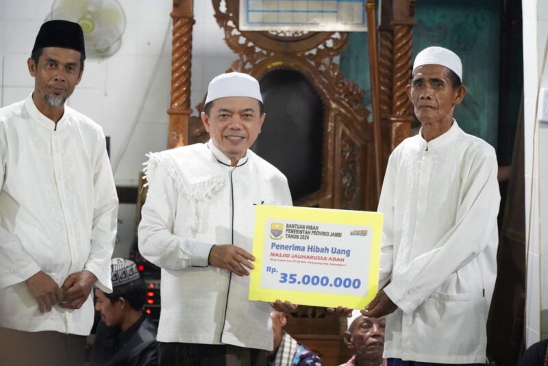 Gubernur Al Haris saat melaksanakan Safari Ramadhan ke Desa Malapari, Kabupaten Batanghari. (Foto: dok. Kominfo Provinsi Jambi).