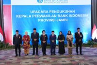 Gubernur Jambi saat menghadiri Upacara Pengukuhan Kepala Perwakilan Bank Indonesia Provinsi Jambi. (dok. Kominfo Provinsi Jambi)