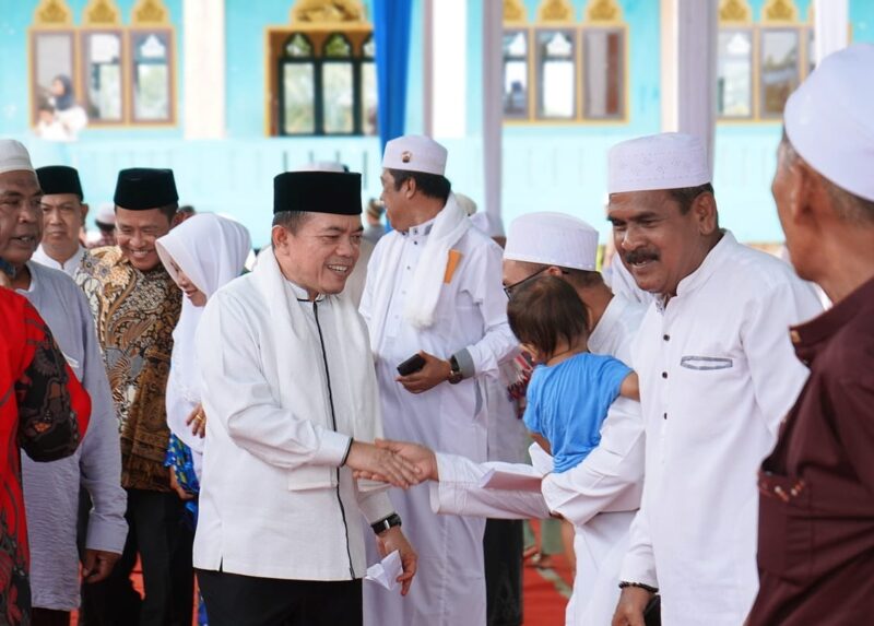 Gubernur Al Haris Halal Bihalal Bersama Masyarakat Tanjung Raden Seberang Kota Jambi. (dok. Kominfo Provinsi Jambi)