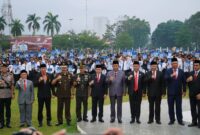 Gubernur Jambi Al Haris Foto Bersama 1.860 PPPK Pemprov Jambi Formasi Tahun 2023. (dok. Kominfo Provinsi Jambi).