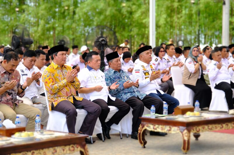 Gubernur Al Haris didampingi Wakil Gubernur Abdullah Sani serta Wakil Bupati Tanjung Jabung Barat Hairan. (Foto: Kominfo Prov. Jambi)