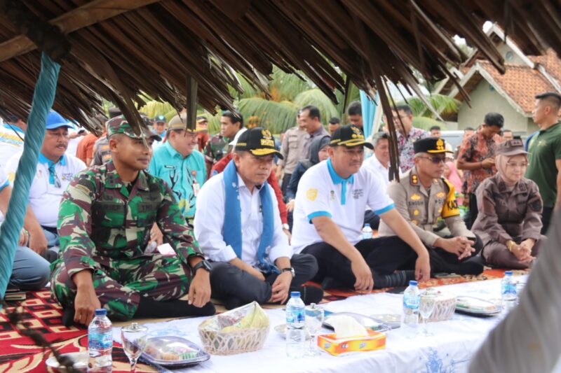 Gubernur Jambi Al Haris didampingi Bupati Bungo Mashuri.