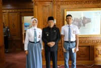 Abdullah Sani Foto bersama Paskibraka Nasional Utusan Jambi.