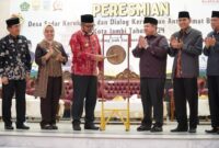 Pjs. Gubernur Jambi Sudirman membuka acara dialog kerukunan umat beragama.