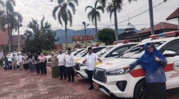 Mobil Puskesmas Keliling Diserahkan Pj Bupati Agara di Plataran lapangan Sekda Kutacane